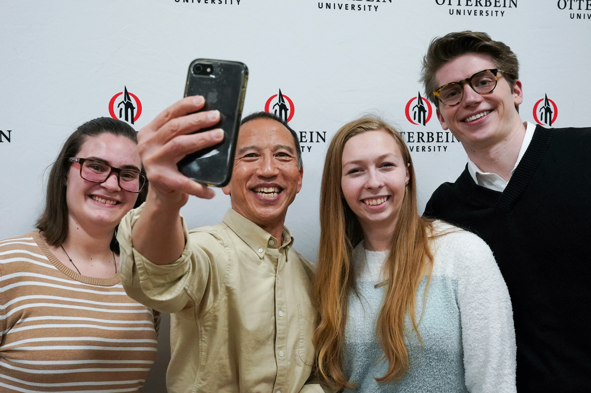 Lecturer Discusses the Science of Selfies