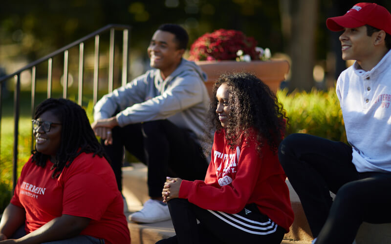 Friends On Steps 800x500